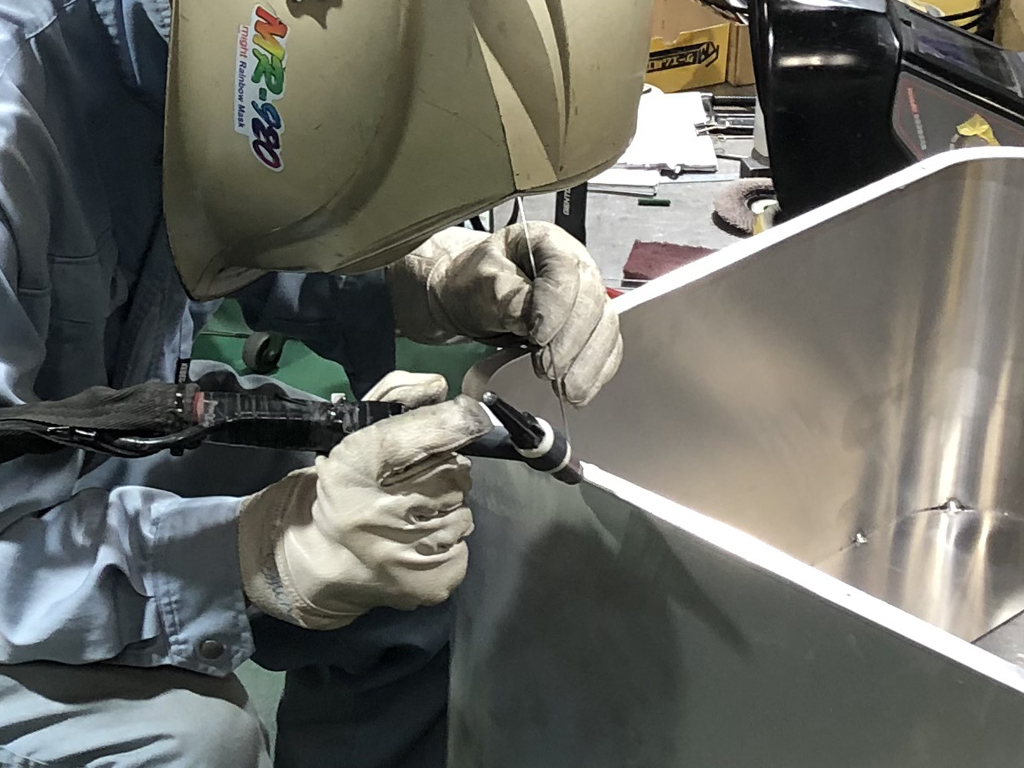 Thin plate aluminum welding technology by Mig welding.